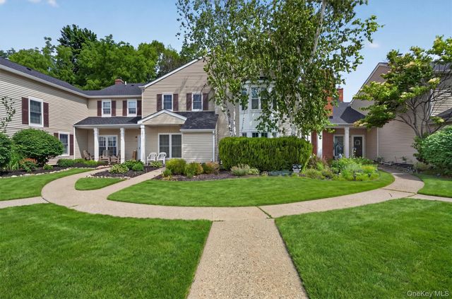 141 Villagegreen Court, Warwick, NY 10990