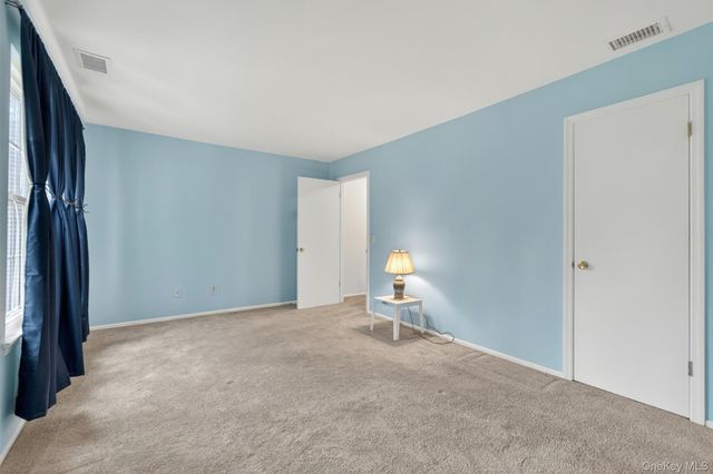 141 Villagegreen Court, Warwick, NY 10990