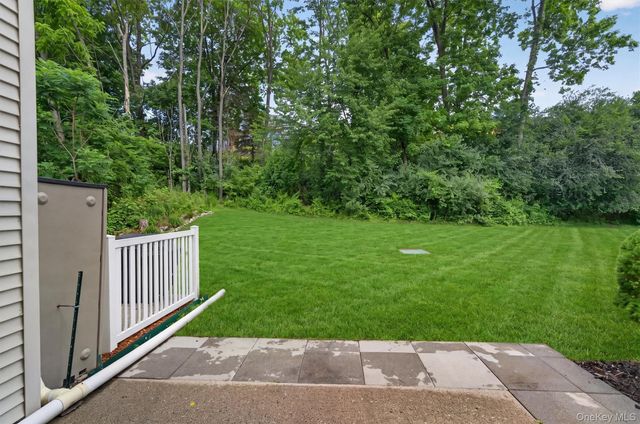 141 Villagegreen Court, Warwick, NY 10990