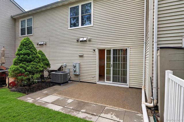 141 Villagegreen Court, Warwick, NY 10990