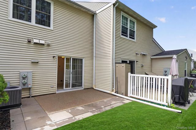 141 Villagegreen Court, Warwick, NY 10990