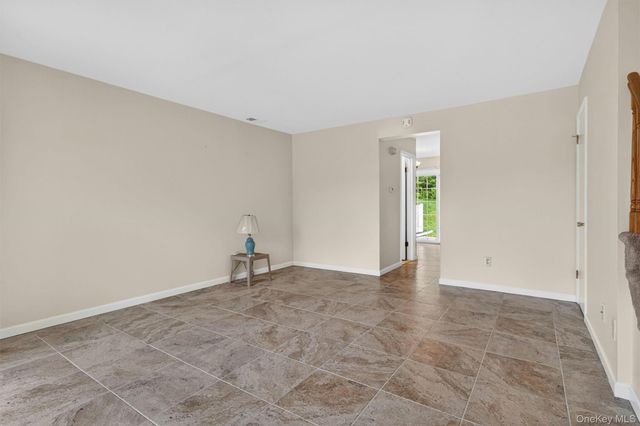 141 Villagegreen Court, Warwick, NY 10990