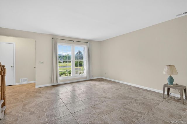 141 Villagegreen Court, Warwick, NY 10990