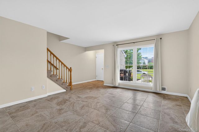 141 Villagegreen Court, Warwick, NY 10990