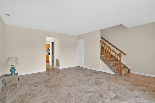 141 Villagegreen Court, Warwick, NY 10990