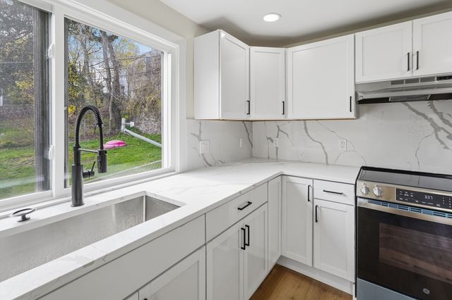 25 Johnson St, Worcester, MA 01604