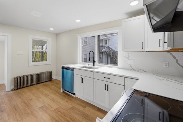 25 Johnson St, Worcester, MA 01604