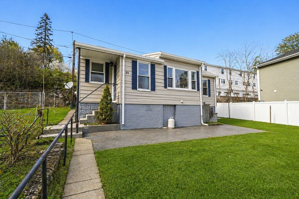 25 Johnson St, Worcester, MA 01604