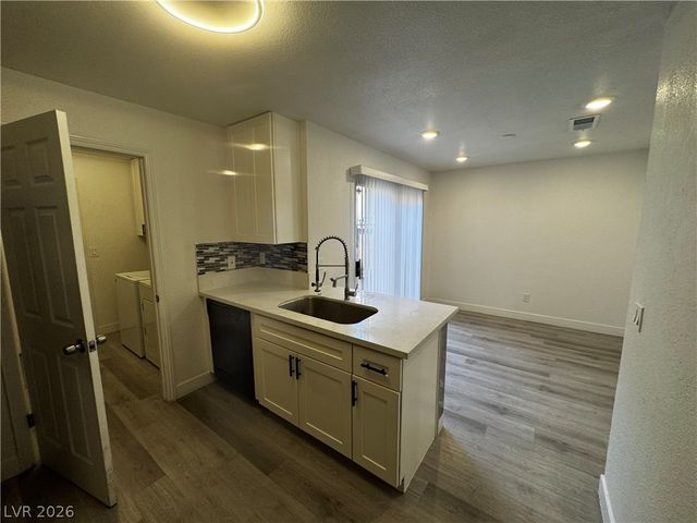 6750 Del Rey Avenue 109, Las Vegas, NV 89146