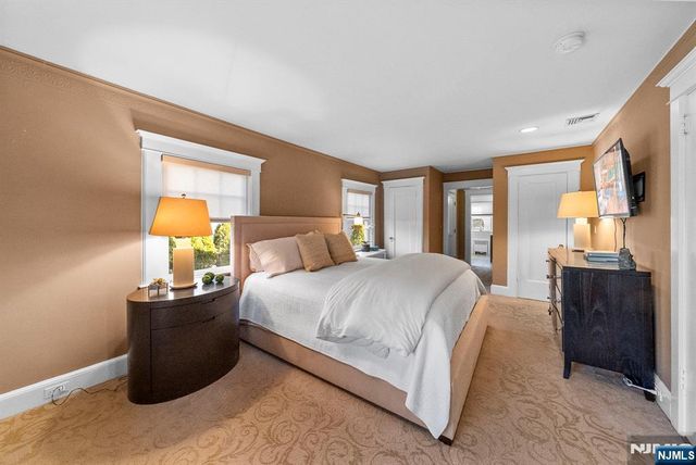 163 Hampton Place, Ridgewood, NJ 07450