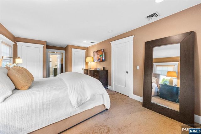 163 Hampton Place, Ridgewood, NJ 07450