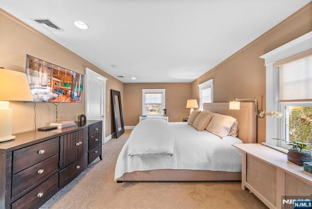 163 Hampton Place, Ridgewood, NJ 07450