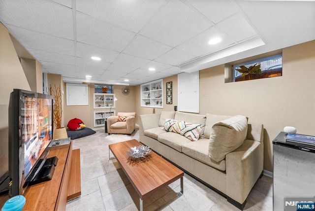 163 Hampton Place, Ridgewood, NJ 07450