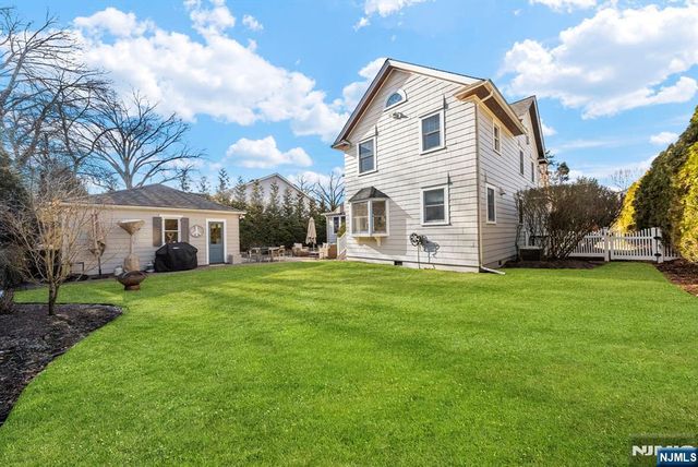 163 Hampton Place, Ridgewood, NJ 07450