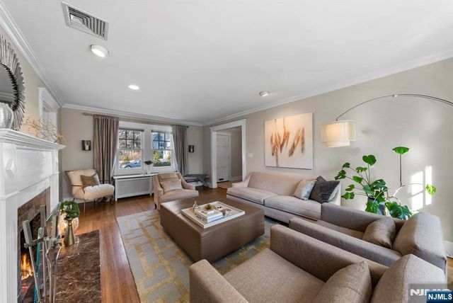 163 Hampton Place, Ridgewood, NJ 07450