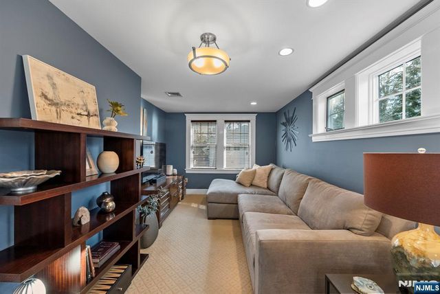 163 Hampton Place, Ridgewood, NJ 07450