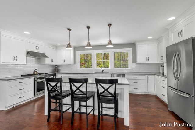7314 Thornapple Park Drive, Grand Rapids, MI 49546