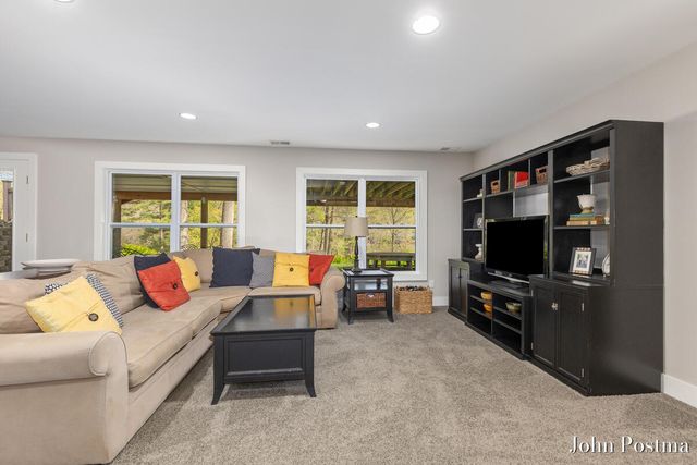 7314 Thornapple Park Drive, Grand Rapids, MI 49546