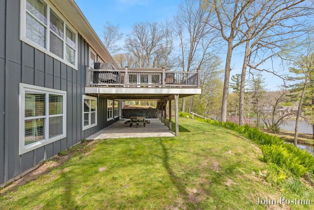 7314 Thornapple Park Drive, Grand Rapids, MI 49546