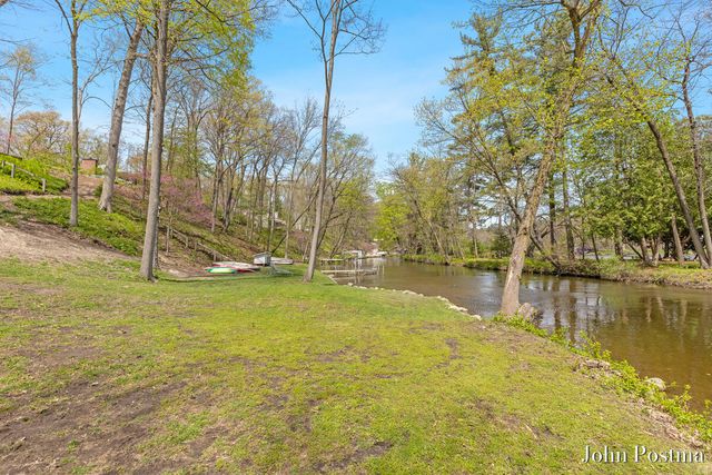 7314 Thornapple Park Drive, Grand Rapids, MI 49546