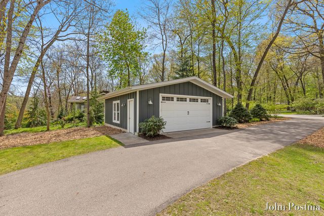 7314 Thornapple Park Drive, Grand Rapids, MI 49546
