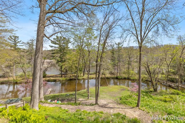 7314 Thornapple Park Drive, Grand Rapids, MI 49546
