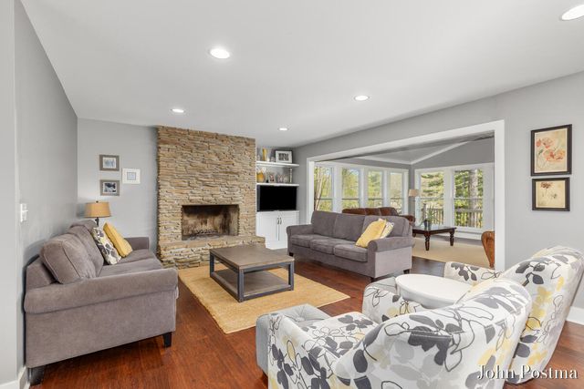 7314 Thornapple Park Drive, Grand Rapids, MI 49546