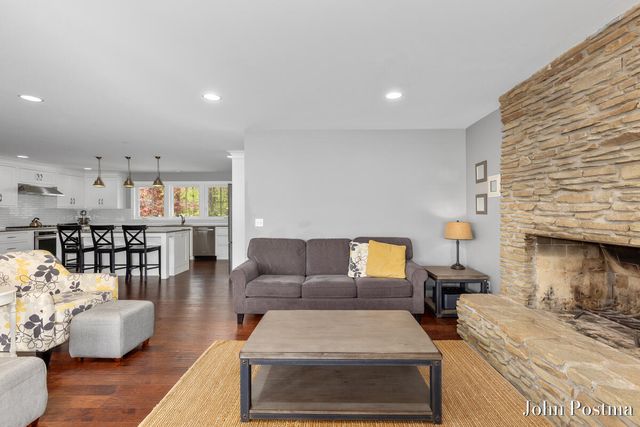 7314 Thornapple Park Drive, Grand Rapids, MI 49546