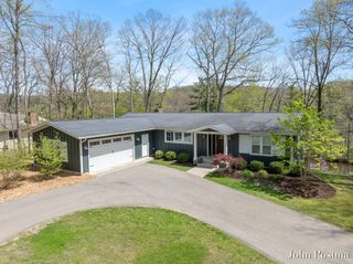 7314 Thornapple Park Drive, Grand Rapids, MI 49546