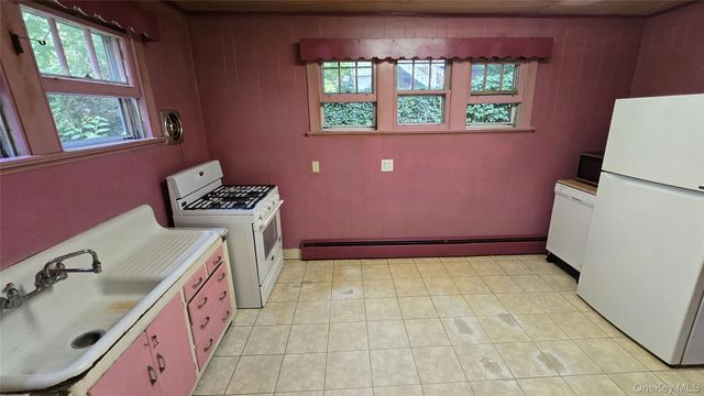 59 Becker Street, Lake Peekskill, NY 10537