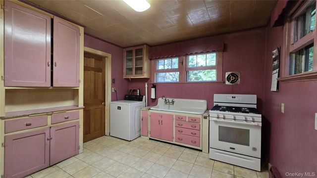 59 Becker Street, Lake Peekskill, NY 10537