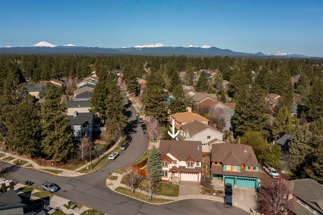 61285 Bronze Meadow Lane, Bend, OR 97702