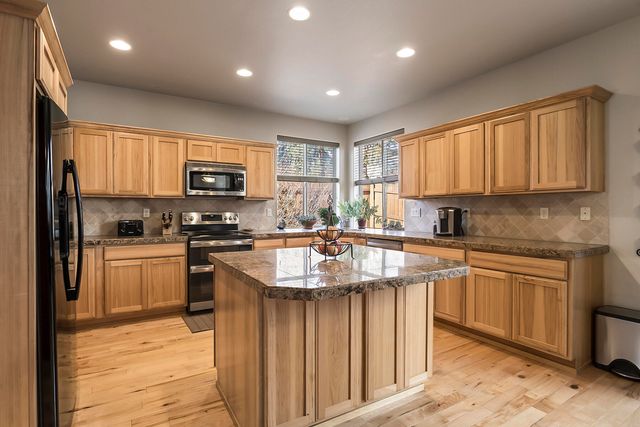 61285 Bronze Meadow Lane, Bend, OR 97702