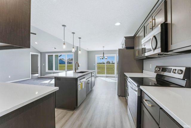 1483 Marsh Deer Run, Huntertown, IN 46748