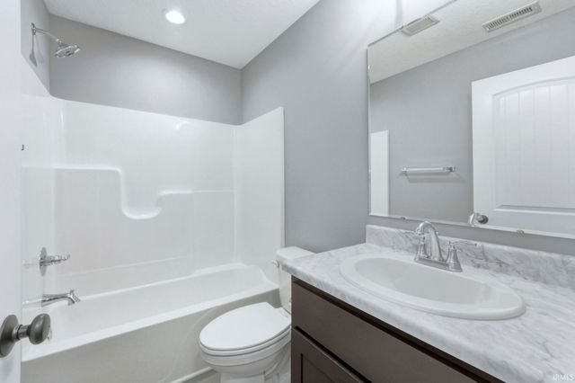 1483 Marsh Deer Run, Huntertown, IN 46748