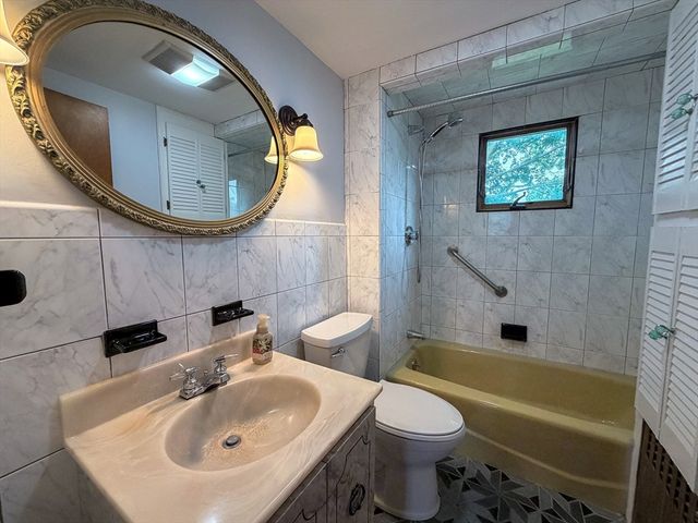 48 Fountain St 48, Medford, MA 02155