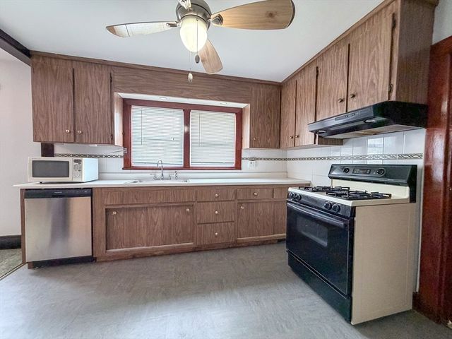 48 Fountain St 48, Medford, MA 02155