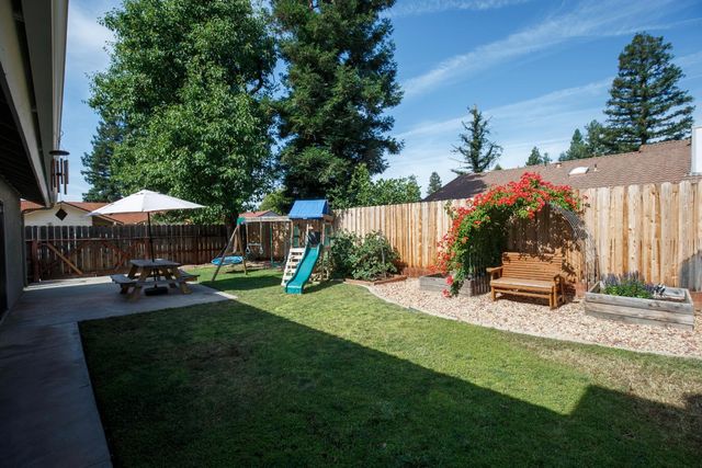 116 N Joshua Avenue, Clovis, CA 93611