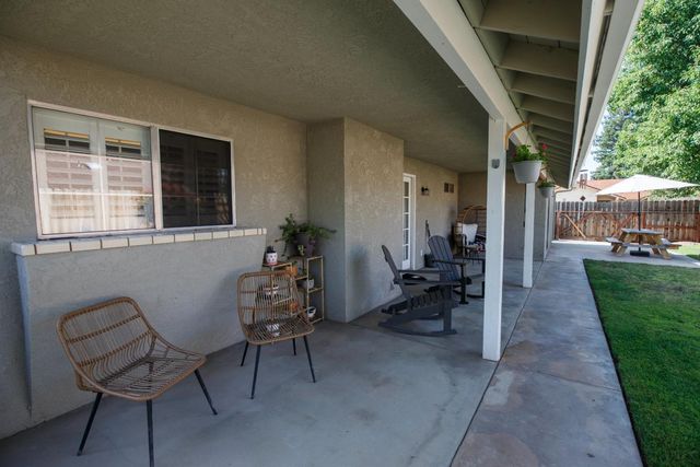 116 N Joshua Avenue, Clovis, CA 93611