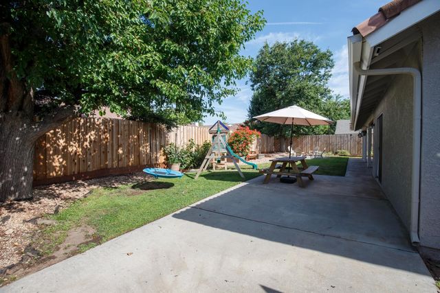 116 N Joshua Avenue, Clovis, CA 93611