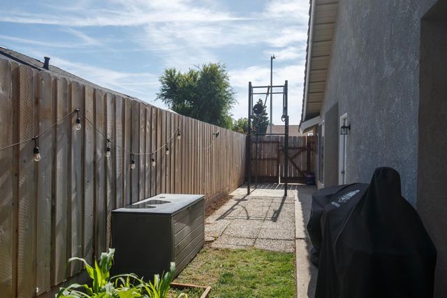 116 N Joshua Avenue, Clovis, CA 93611