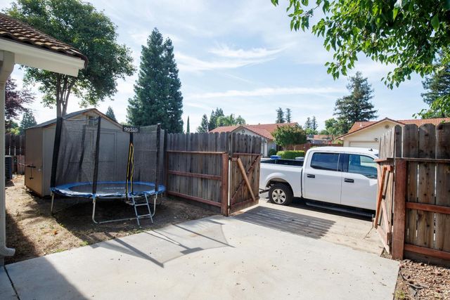 116 N Joshua Avenue, Clovis, CA 93611