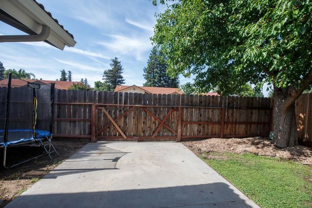 116 N Joshua Avenue, Clovis, CA 93611