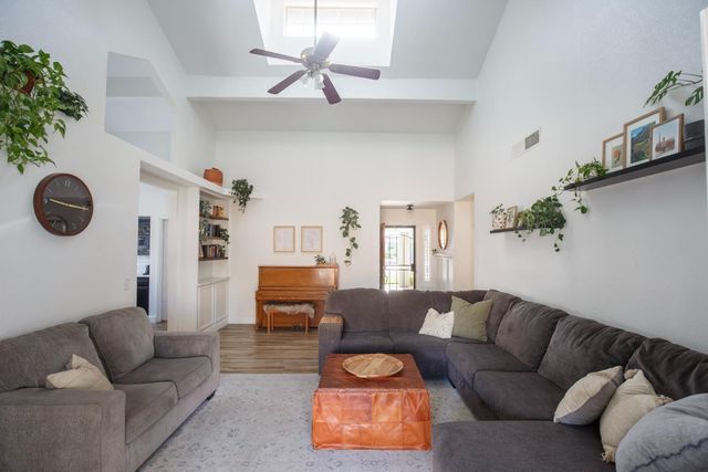 116 N Joshua Avenue, Clovis, CA 93611