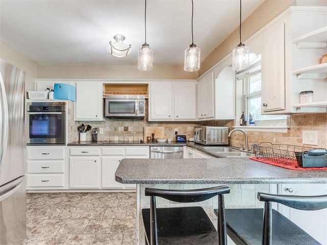 1204 Woodbine Terrace, Moore, OK 73160