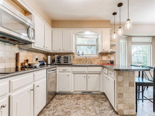 1204 Woodbine Terrace, Moore, OK 73160