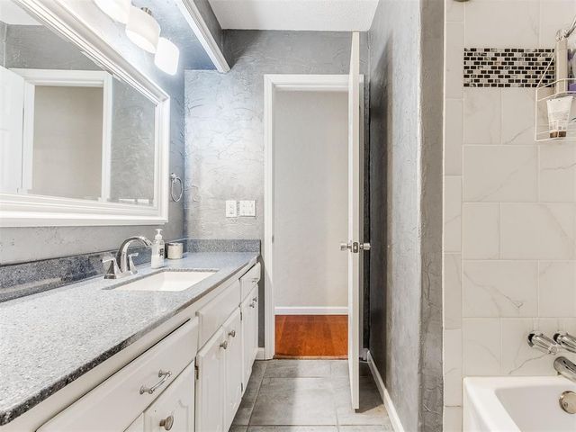 1204 Woodbine Terrace, Moore, OK 73160