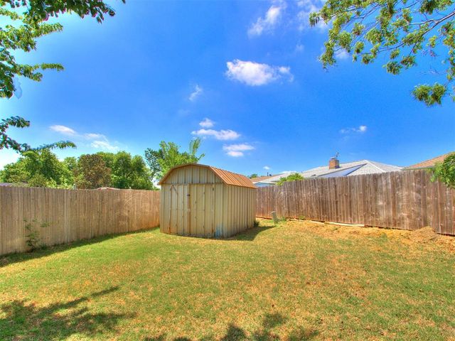 1204 Woodbine Terrace, Moore, OK 73160