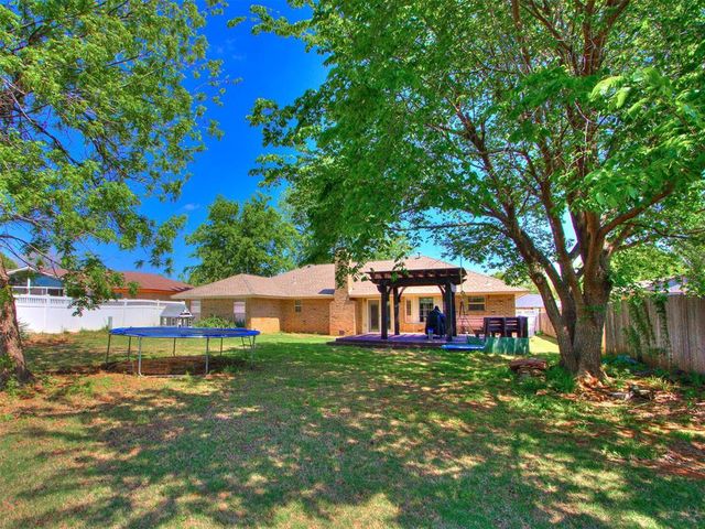 1204 Woodbine Terrace, Moore, OK 73160