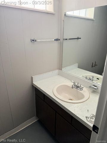 1115 Mill Street, Lincoln Park, MI 48146
